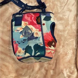 Floral hydrojug sleeve